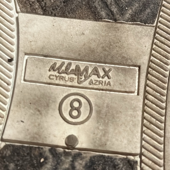 Adorable zebra-print Miley Cyrus & Max Azria converse-style sneakers (8) - Picture 9 of 11